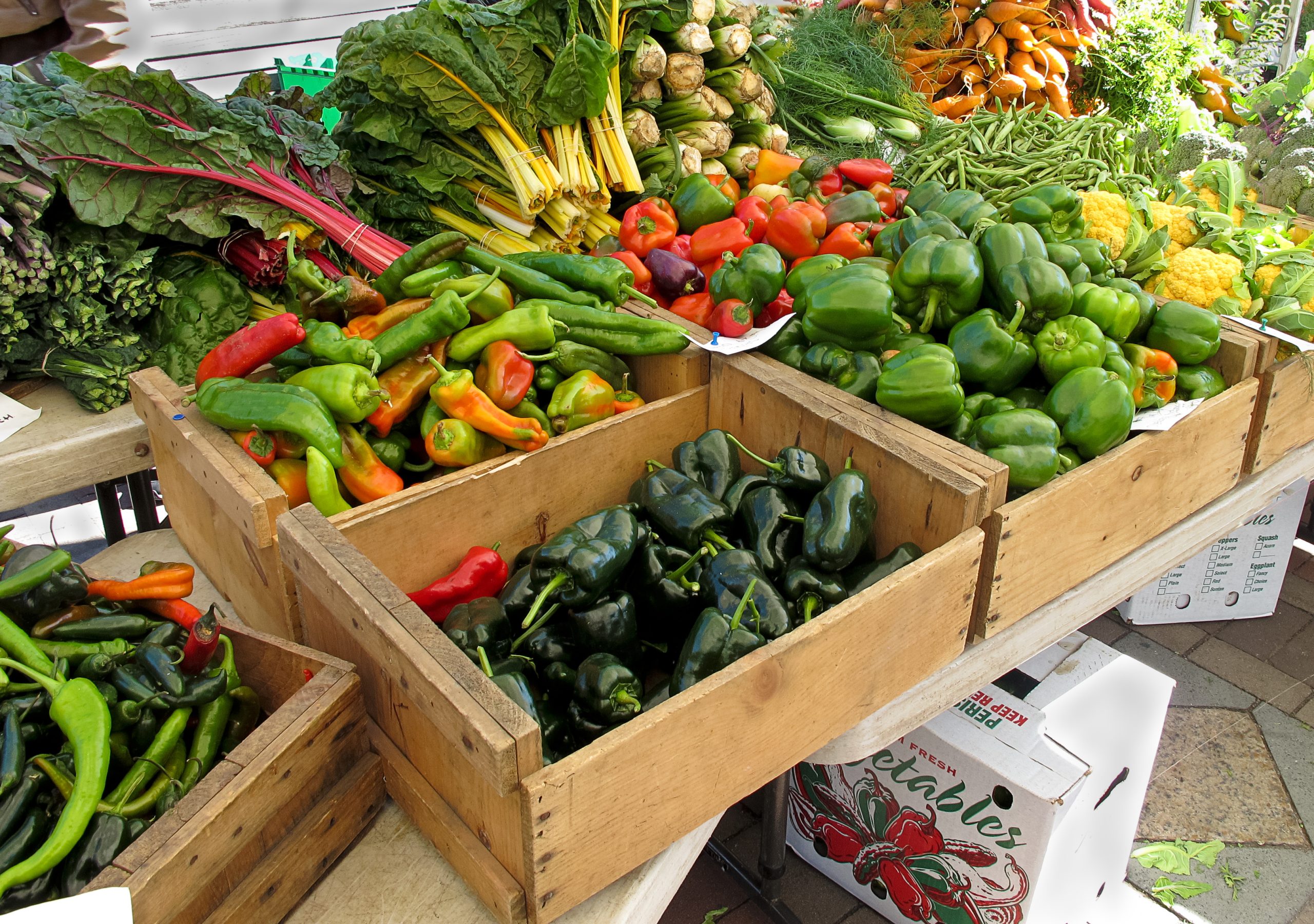 image of organic produce at a farmers market